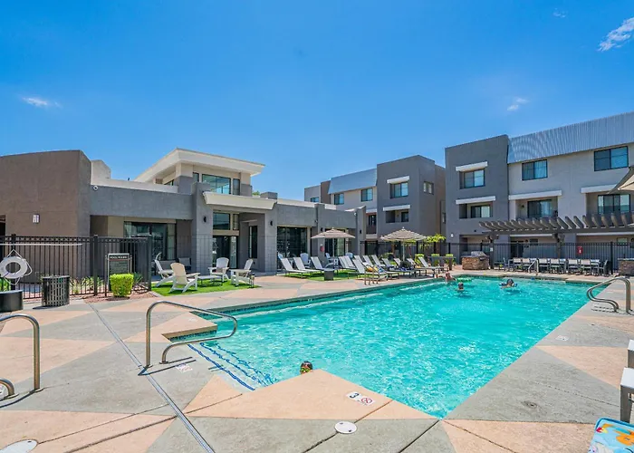 Walk To Westgate Pool Gym Parking Hot Tub Apartment *