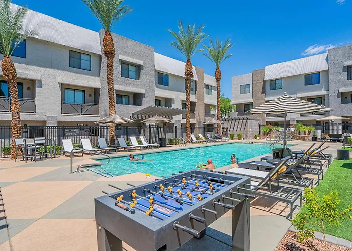 Apartment Walk To Westgate Pool Gym Parking Hot Tub Glendale