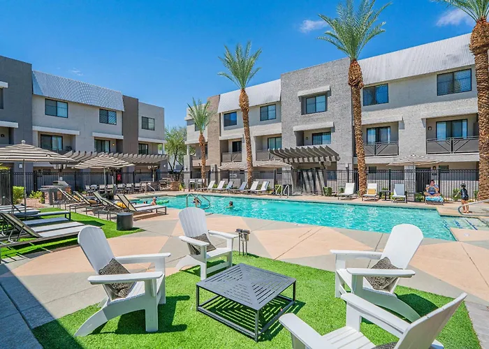 Walk To Westgate Pool Gym Parking Hot Tub Apartment *