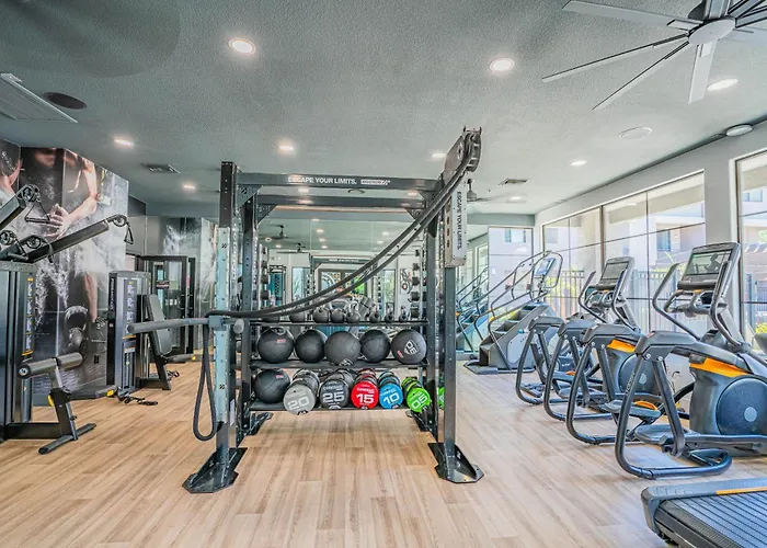 Apartment Walk To Westgate Pool Gym Parking Hot Tub Glendale