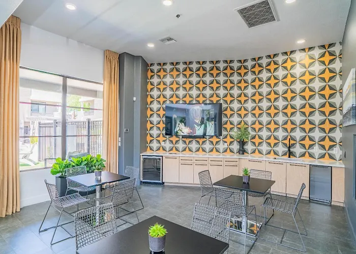 Apartment Walk To Westgate Pool Gym Parking Hot Tub Glendale