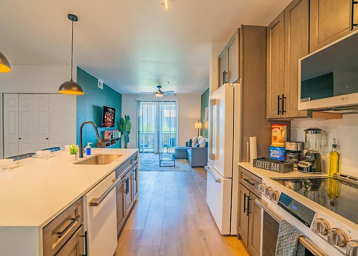 Walk To Westgate Pool Gym Parking Hot Tub * Glendale
