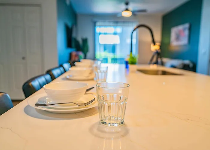 Walk To Westgate Pool Gym Parking Hot Tub Apartment *