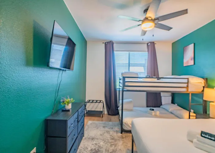 Walk To Westgate Pool Gym Parking Hot Tub * Glendale