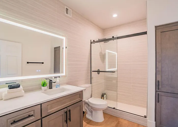 Walk To Westgate Pool Gym Parking Hot Tub Apartment Glendale