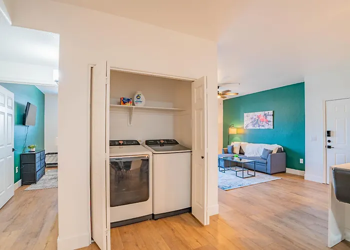 Walk To Westgate Pool Gym Parking Hot Tub Apartment *
