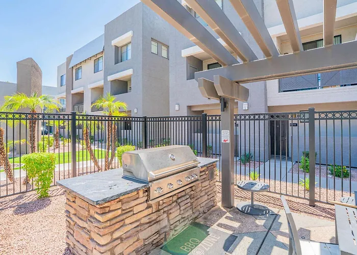 Walk To Westgate Pool Gym Parking Hot Tub Apartment
