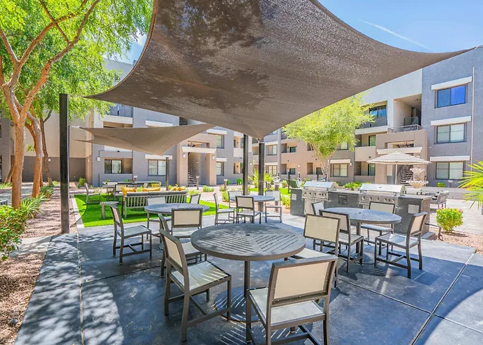 Walk To Westgate Pool Gym Parking Hot Tub Apartment